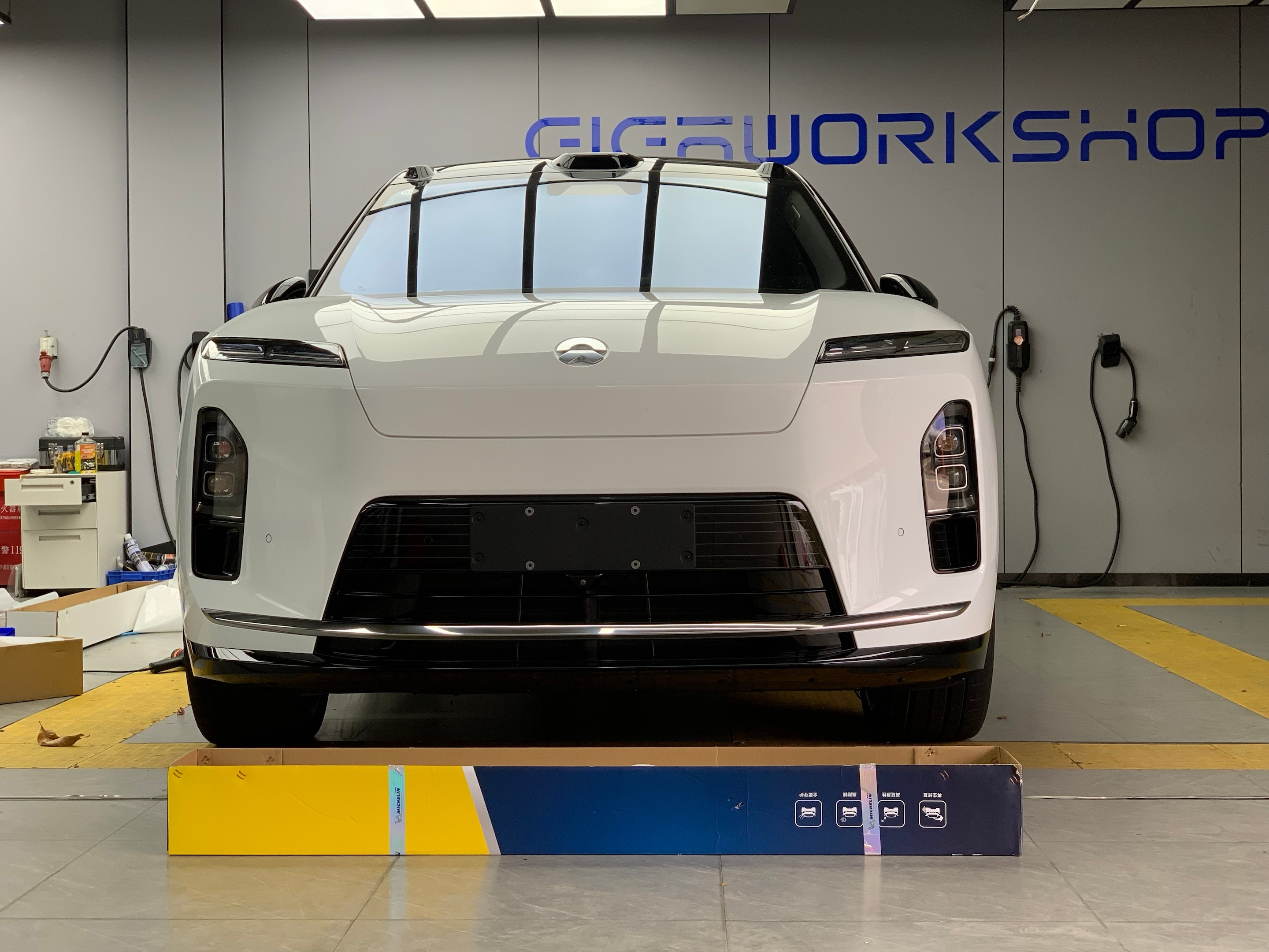 最近到店的 ES8 真不少，通通都来安排上我们的米其林高亮车衣+3M晶锐臻选隔热