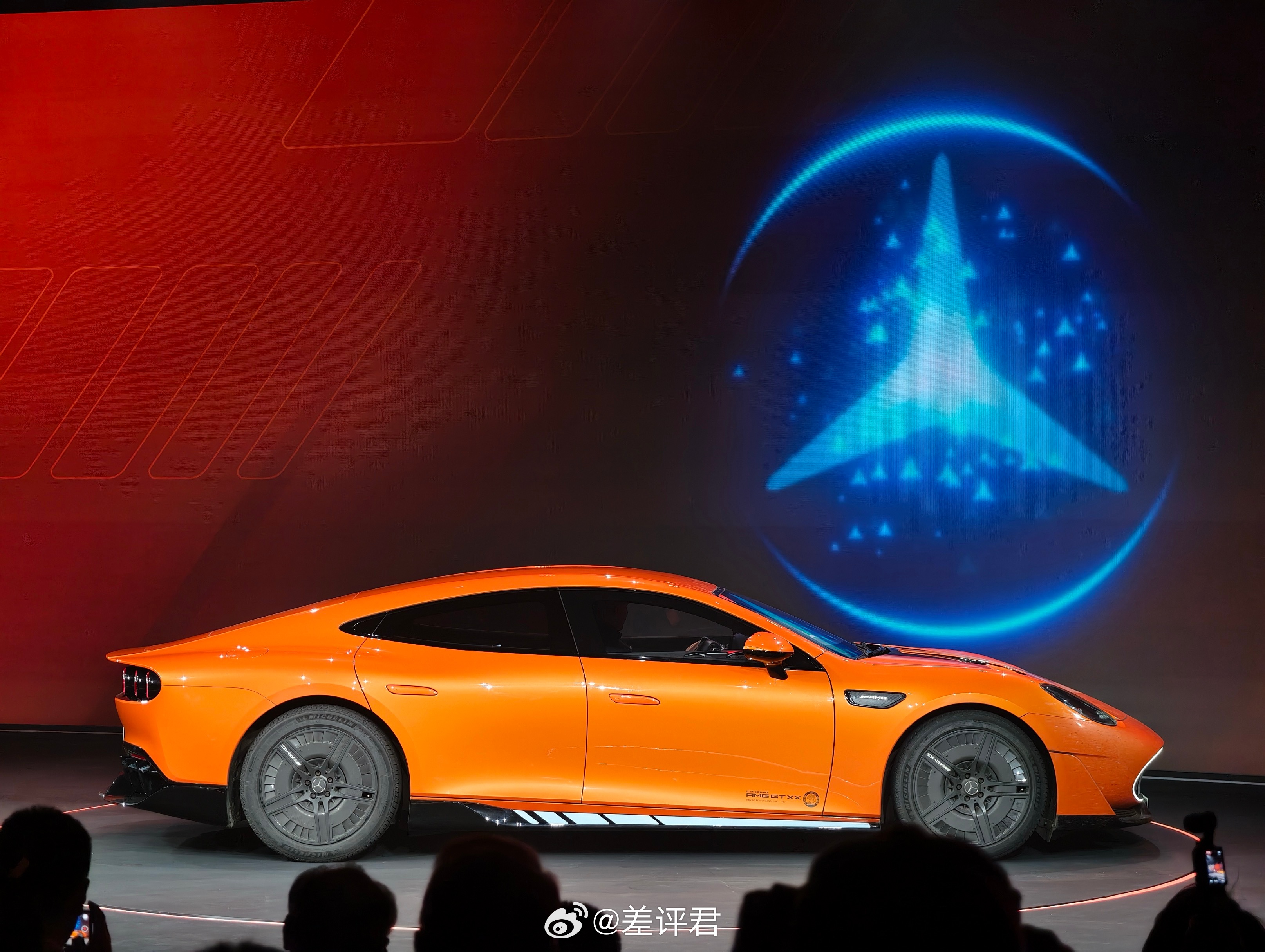  在今天的奔驰XX科技创新日上，奔驰正式在国内亮相了AMG GT XX概念车，这