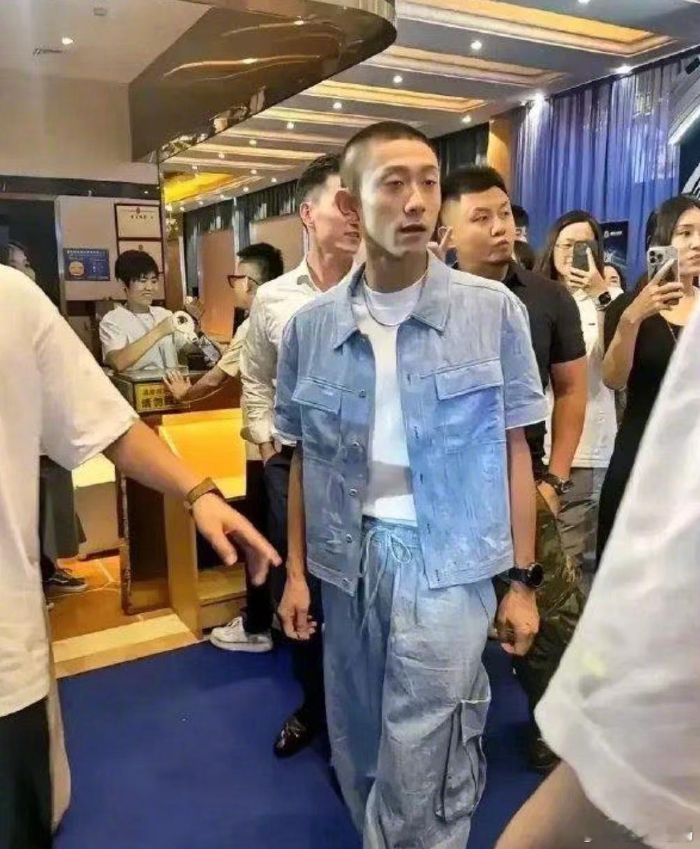 张一山近照  张一山怎么瘦成这样了[哆啦A梦害怕] 