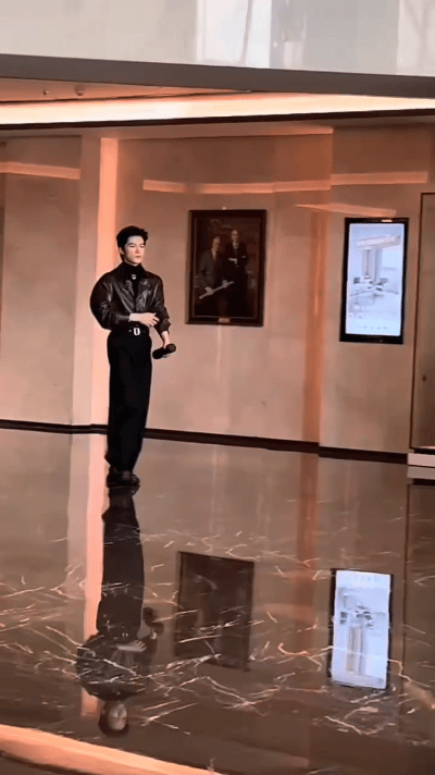 王星越走哪儿都带着保温杯周五晚高疯 谁懂啊！录“发疯”综艺还揣着保温杯，王星越把