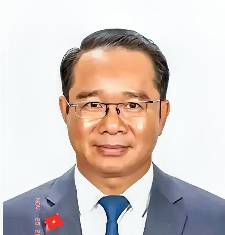 越南教授这话火了：“黄种人里，就中国敢跟西方叫板！”
 
他说，要不是中国挡着，