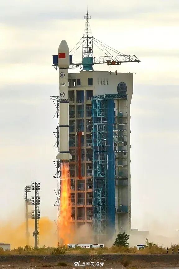 【早安丨航天历史上的今天 】2025年9月16日，我国在酒泉卫星发射中心使用长征
