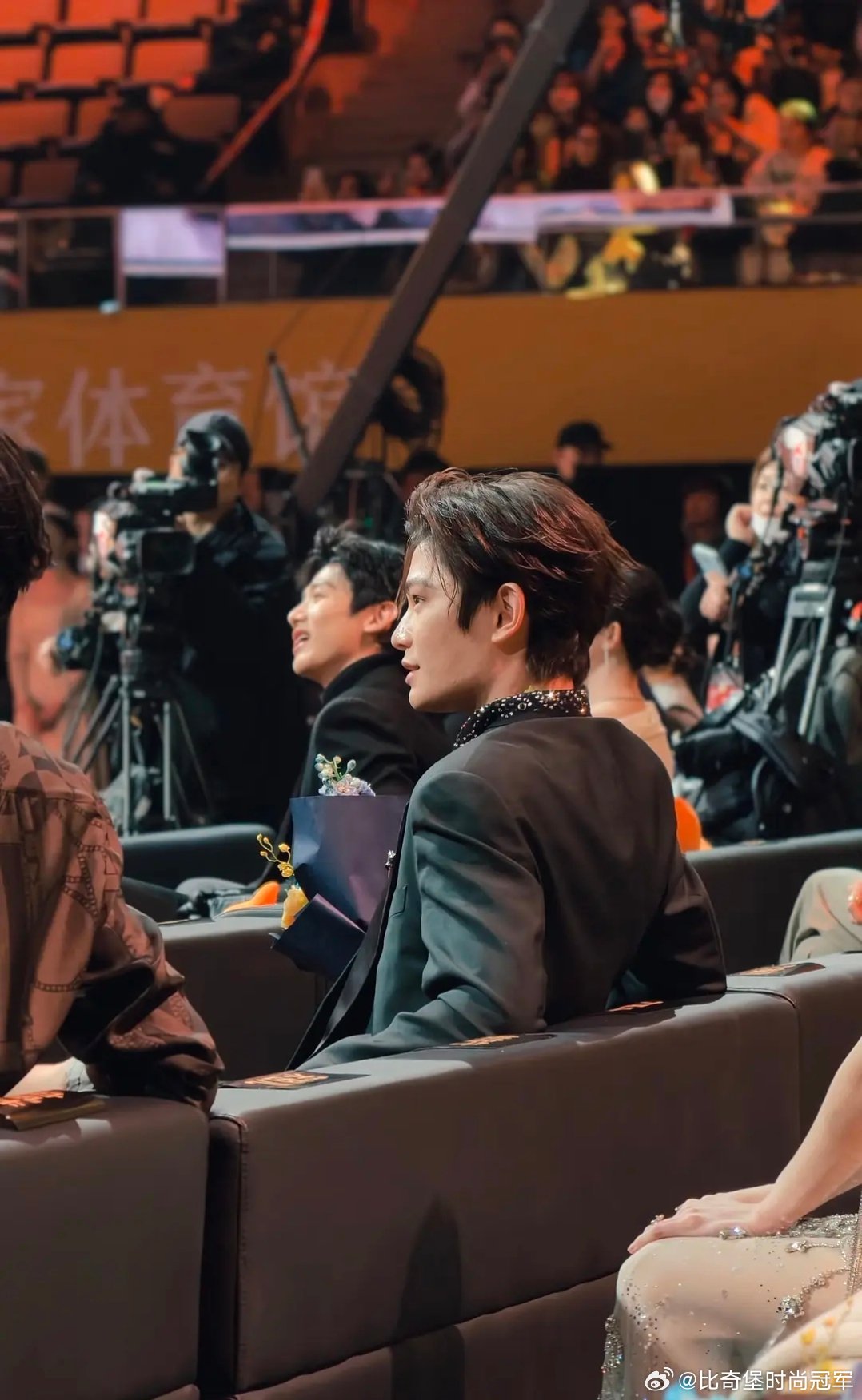 之前一直没有觉得丁禹兮和王鹤棣像，今天一看果然很像！ 