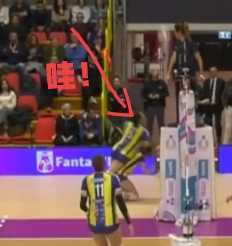 别再只喊她拼命三娘了！这个土楼姑娘靠“摔”进意甲，还把救球动作写进国家队教材——