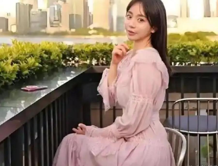 近日，韩国‌财阀千金黄荷娜在柬埔寨落网，这位南阳乳业千金，吸毒、贩毒、洗钱、潜逃