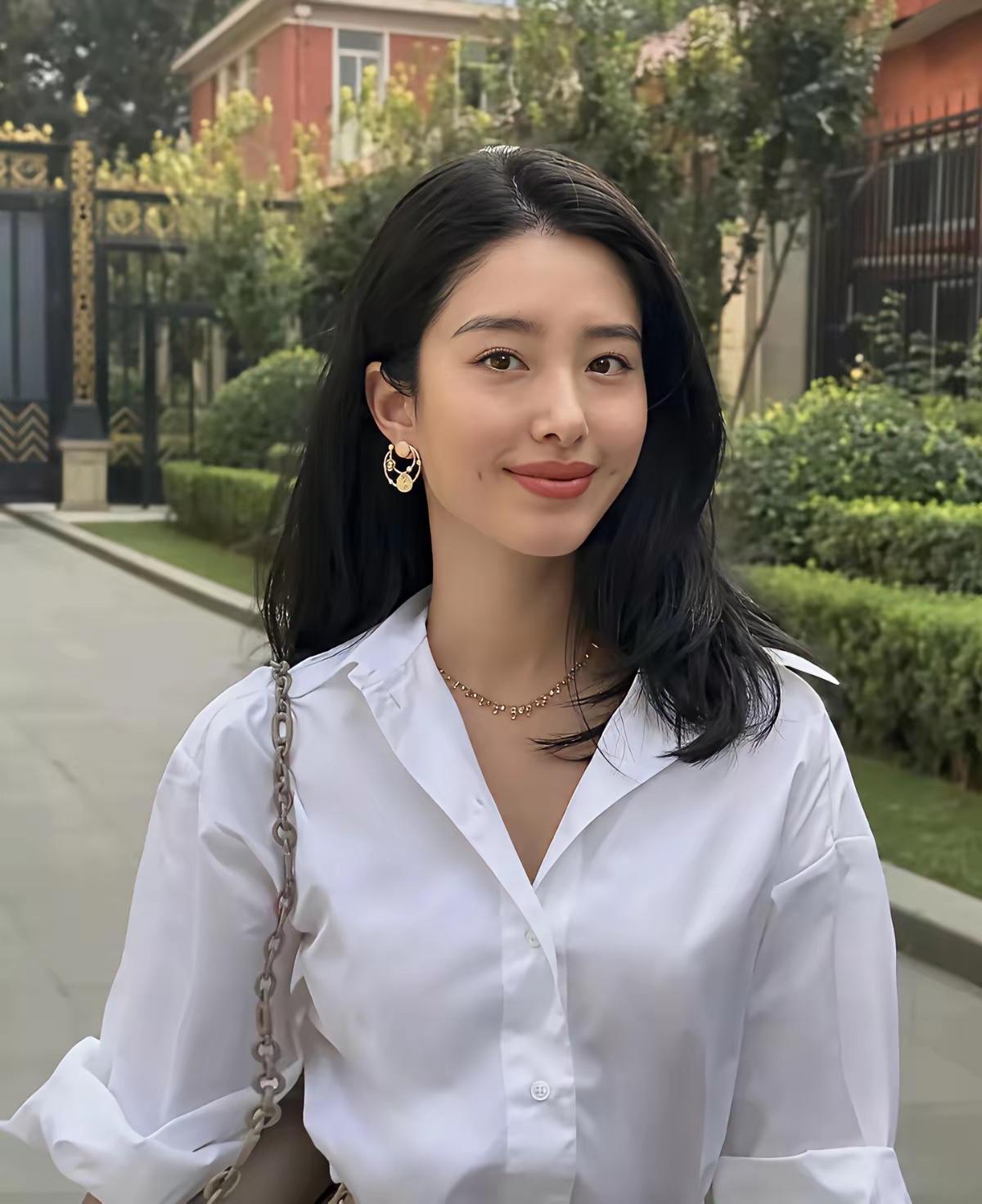 杨采钰比刘亦菲还美的明星