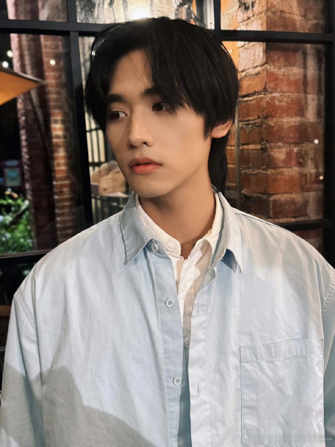 李斌彬这波赢麻了！颜值唱功双在线，想不记住都难 