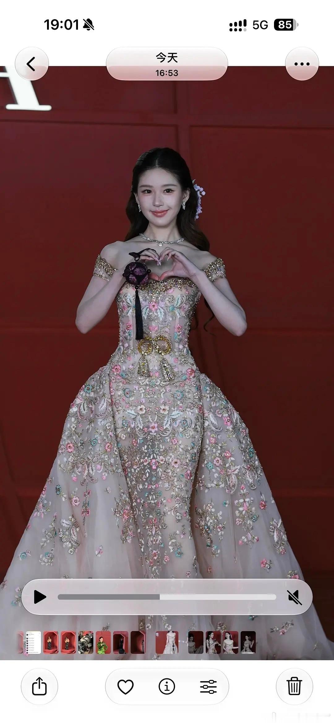 赵露思芭莎生图 ​​​