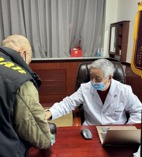 这老爷子千里迢迢过了 我可不能辜负了他 我会用我的毕生心血来帮助他！