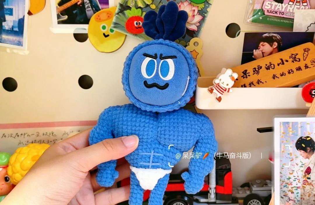 倔强卜之肌肉猛男卜卜头套
胸肌➕9块腹肌[得意]超自律的倔强肌肉猛男卜～
[吐舌