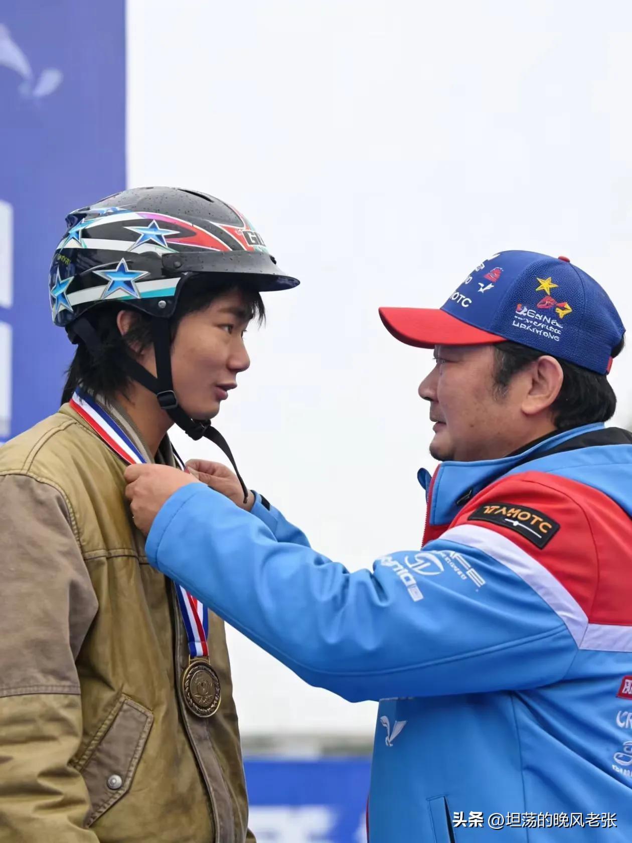 刚看了摩托车行业大佬张雪年轻时的纪录片，不得不说，成功真是坚持不断努力的成果。张