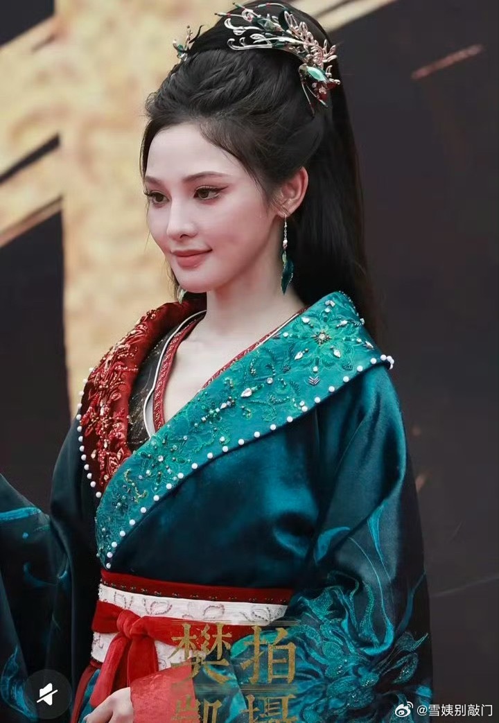 彭小苒新剧造型怎么看起来怪怪的，不太像她