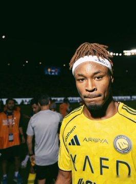 C罗和利雅得 据艾内兹🔴西马坎已经从伤病中恢复，今天开始在场上跑步了。 