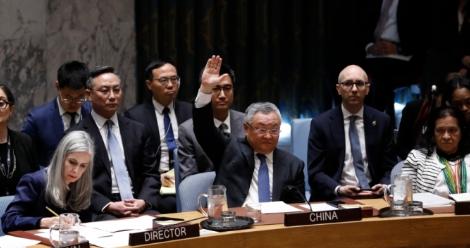 现在中东的情况是，伊朗堵路，美国不是管不下，而是根本不想管，因为大家在联合国自己