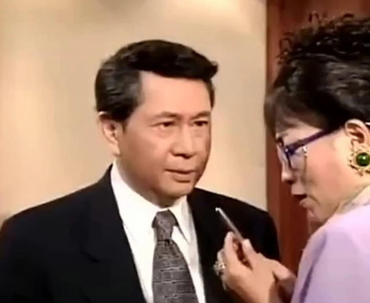 有“靓声王”之称的前TVB艺人萧亮（原名卢永华），2000年凭经典剧《男亲女爱》