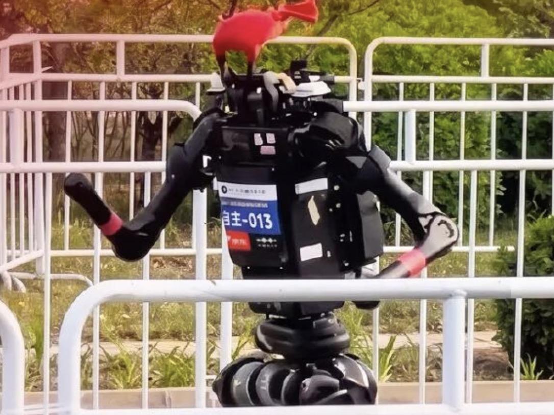 咱们中国的机器人是彻底杀疯了！
前几天宇树刚宣布，H1人形机器人实现了，10米每