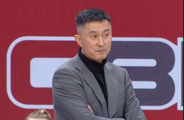 陈海涛这回真是骑虎难下！9月一到，广东男篮引援压力彻底拉满，官媒评论区被球迷催签
