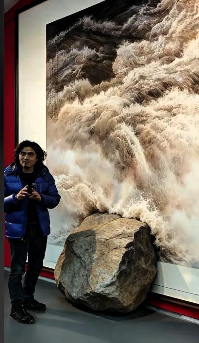 近日，著名黄河画家徐惠君，一幅价值380万元的画作，因为落款时候的失误，导致脚手