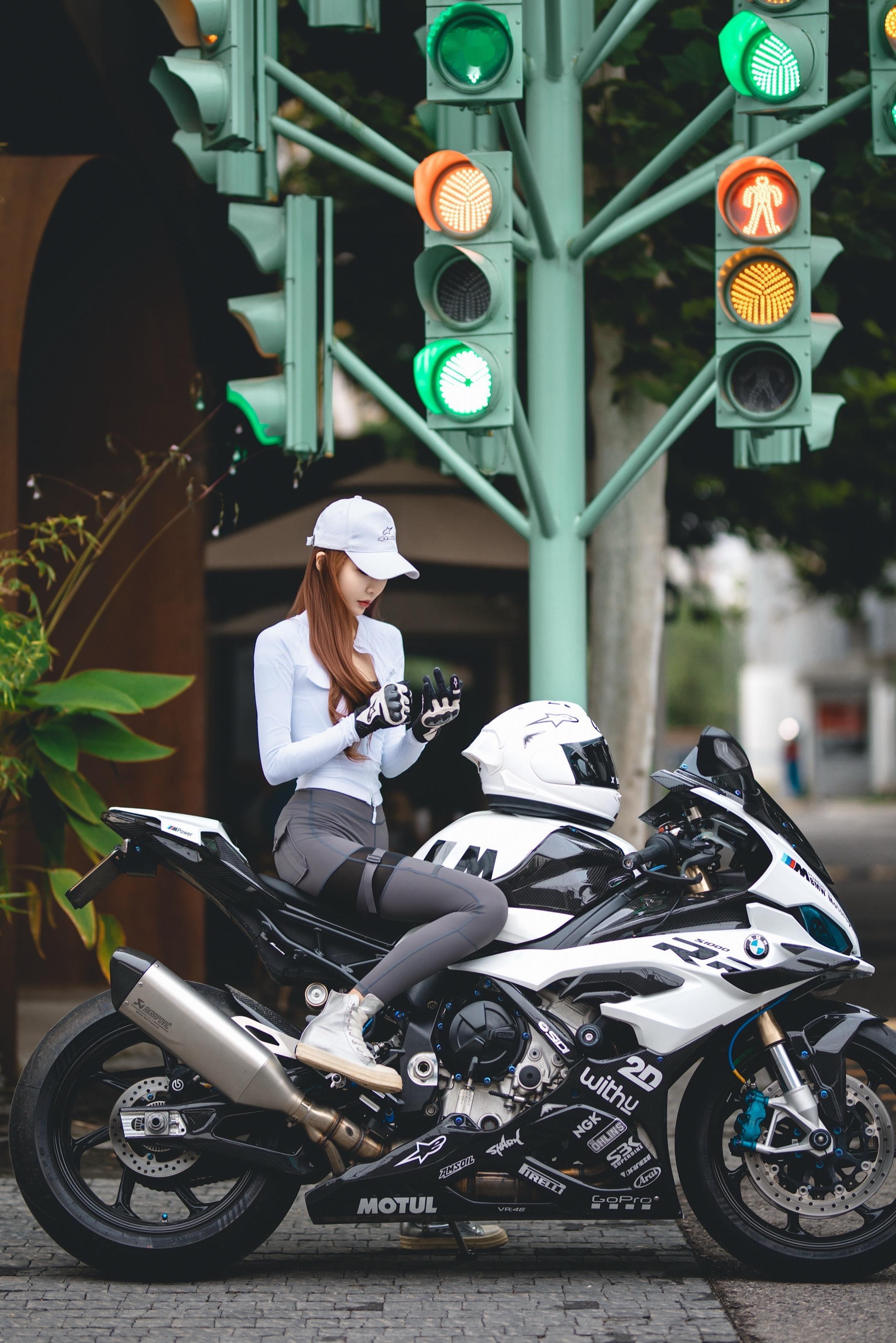 霓虹的街道，我们说完爱又说自由。📷