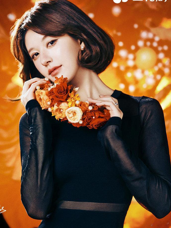 #赵露思花中美人#赵露思每一帧照片都把鲜花配美人直接具像化了[羞嗒嗒] ​​​