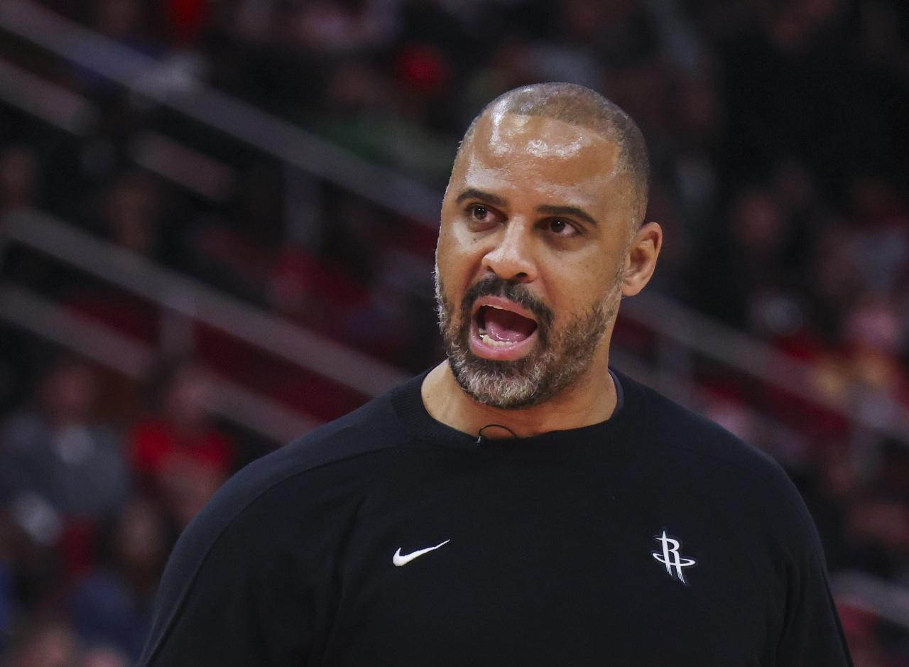 火箭119-113公牛结束3连败，谈三件事。
1、贾巴里史密斯在三分球投篮上已经