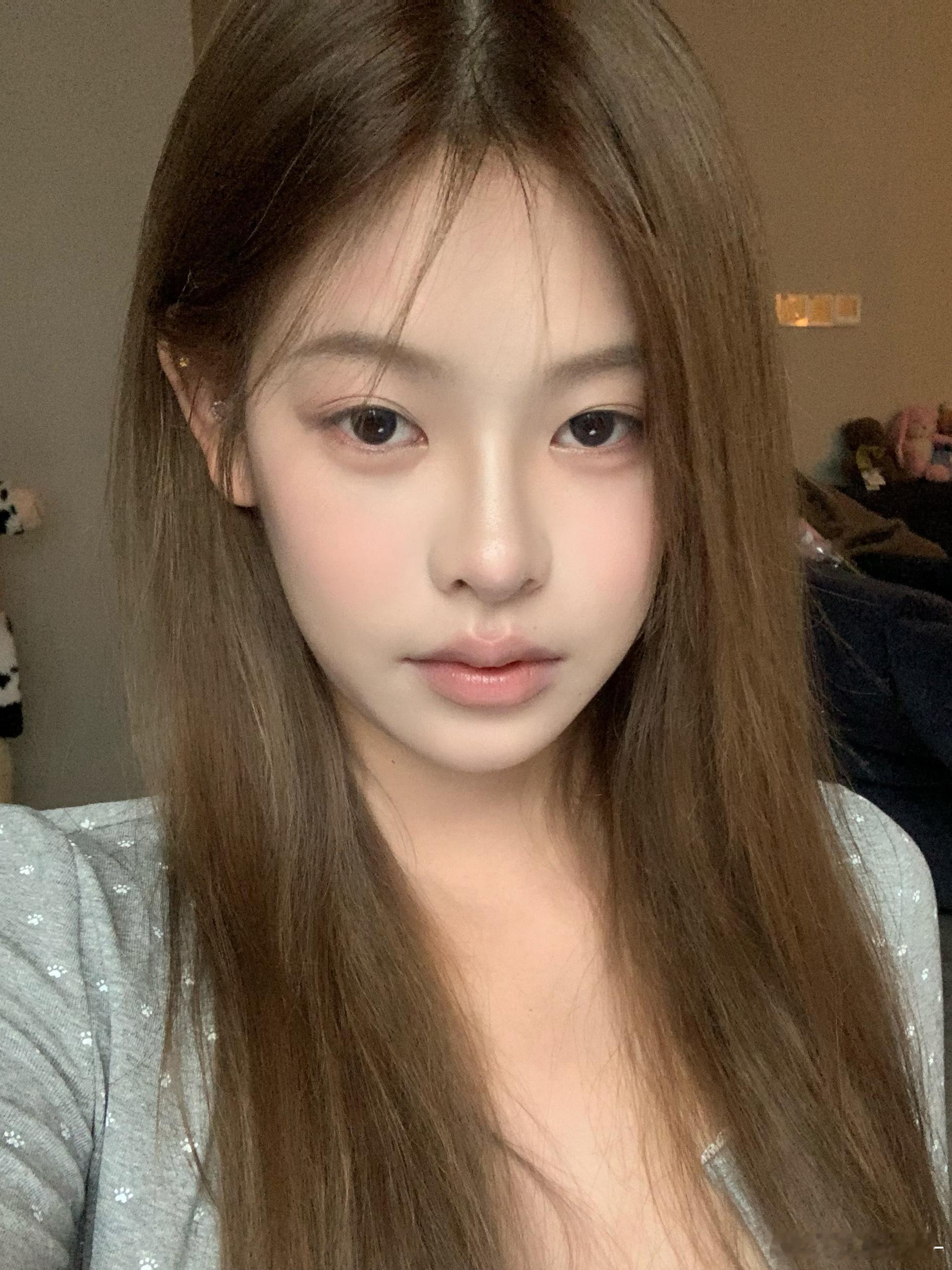 又去纹眉啦 新眉毛和我的发色很搭！ ​​​