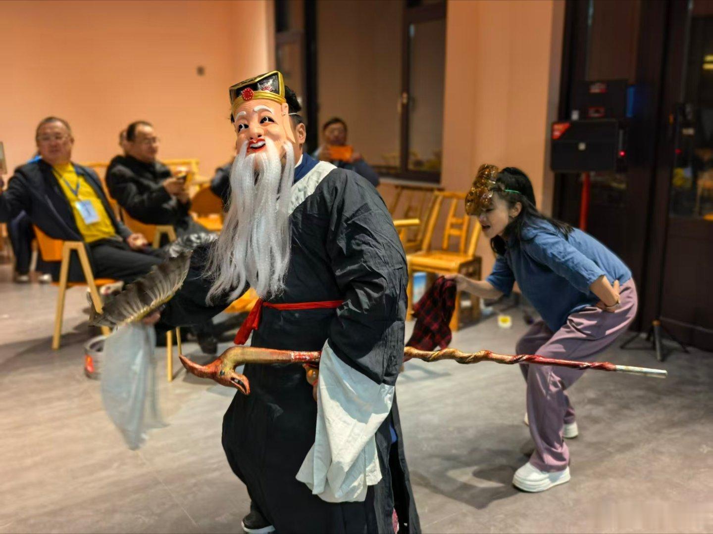 湖南非遗名片惊艳出海【第四届名评名家湖湘汇】第四届名评名家湖湘汇落地七星山，登高
