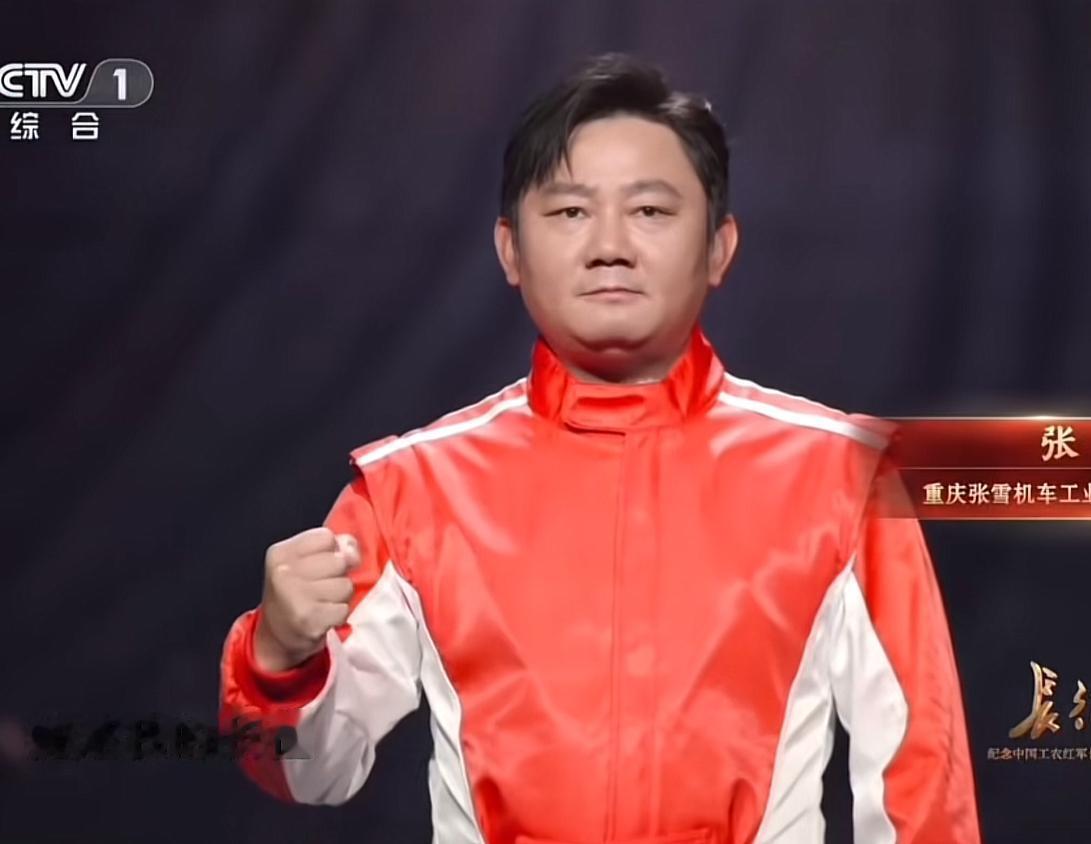 一个53岁的大哥，骑了1300公里摩托，两天两夜冒雨赶到湖南怀化的一个小山村，就