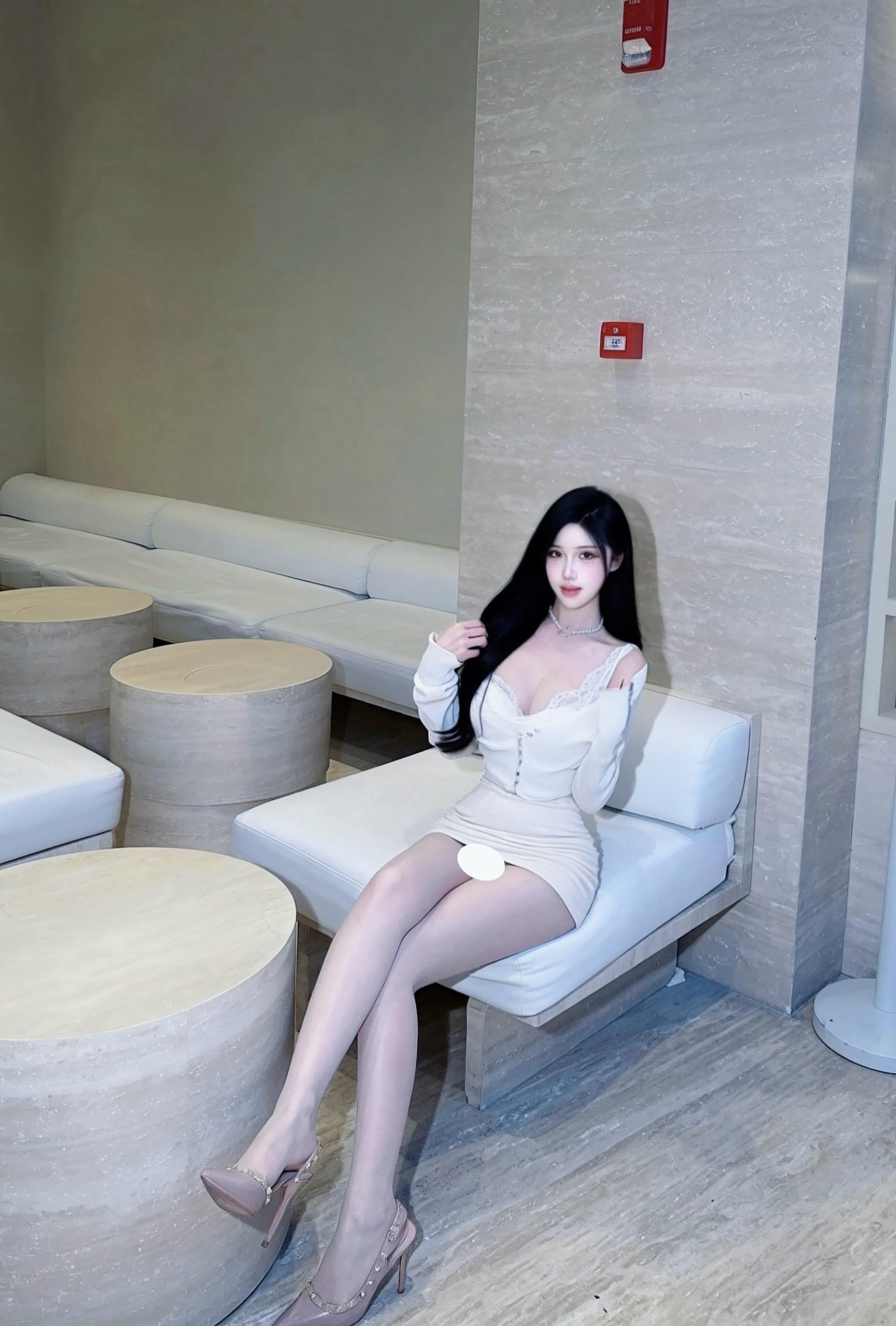 想从你的窗子里看月亮。祝大家中秋节快乐吖～