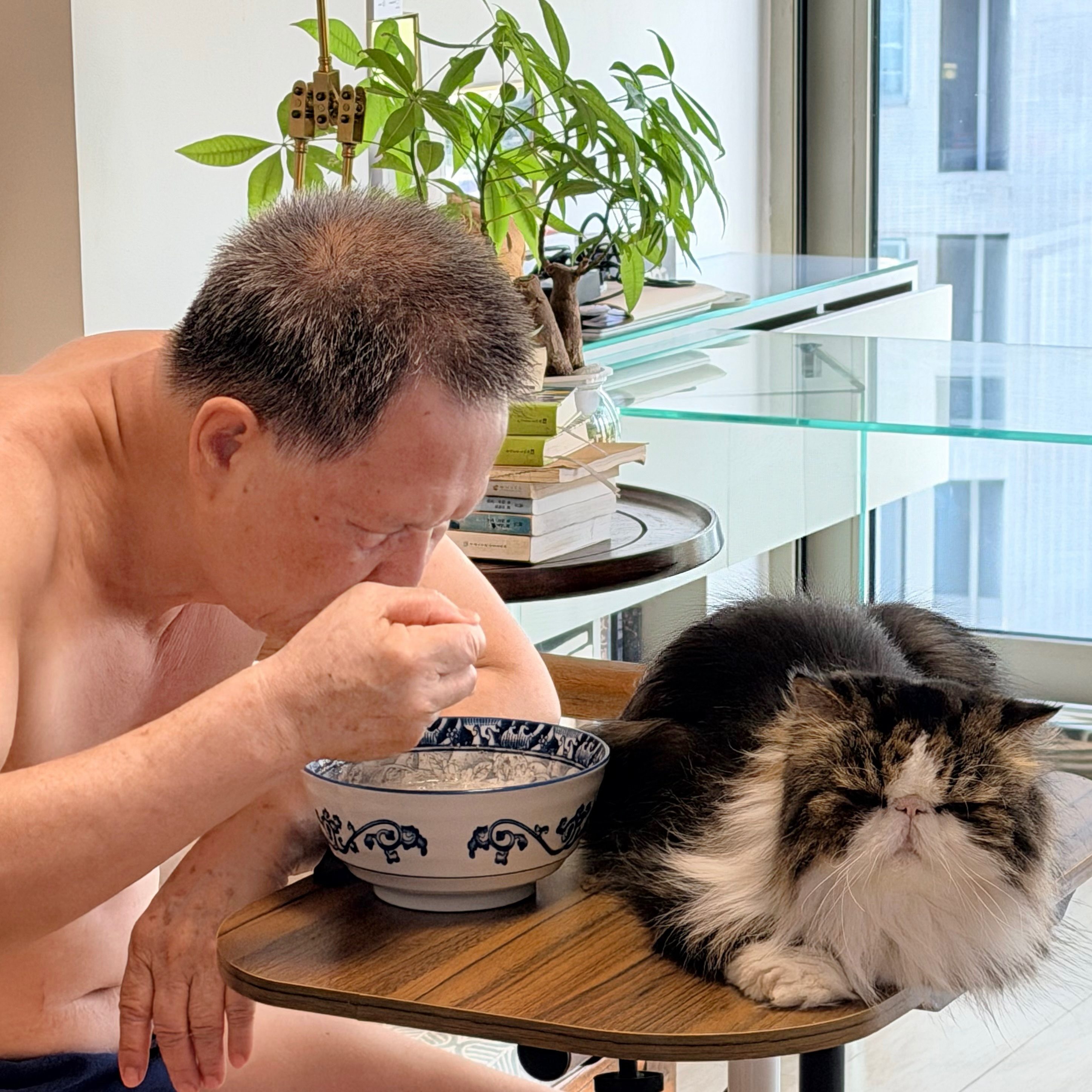 两个老男人的浪漫，一把年纪了，还在热恋期～ 