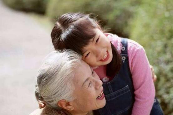 到底是奶奶亲，还是姥姥亲？科学家给出明确排序，细想现实又扎心。随着社会的发展，许