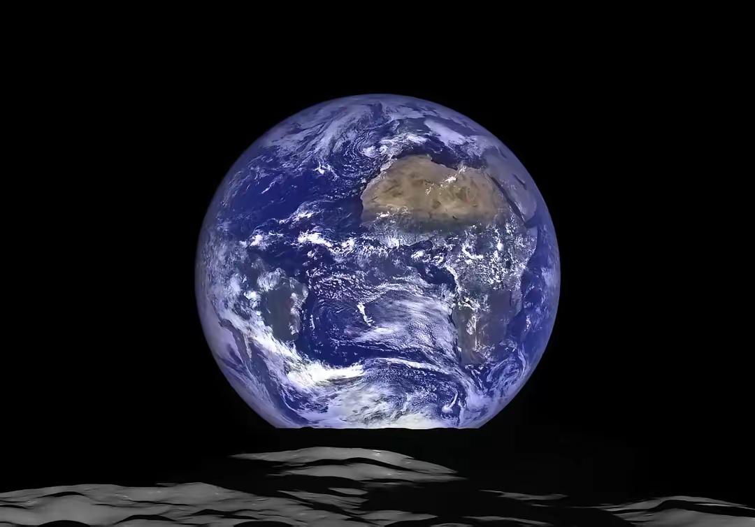 流浪地球：从月亮上看到的人类家园！
浩瀚无垠的太空，广阔深邃的宇宙，能看到的那颗