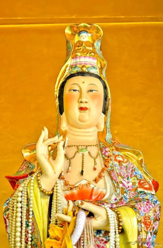 经典老人言，句句大智慧：
嘴唇有肉，夫妻和。
眼大有神，子女贵。
鼻大有财，家底