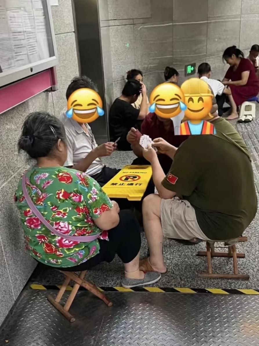 重庆真是一个神奇的城市！
原本以为天津都够离谱的了，没想到来到重庆，才发现，重庆