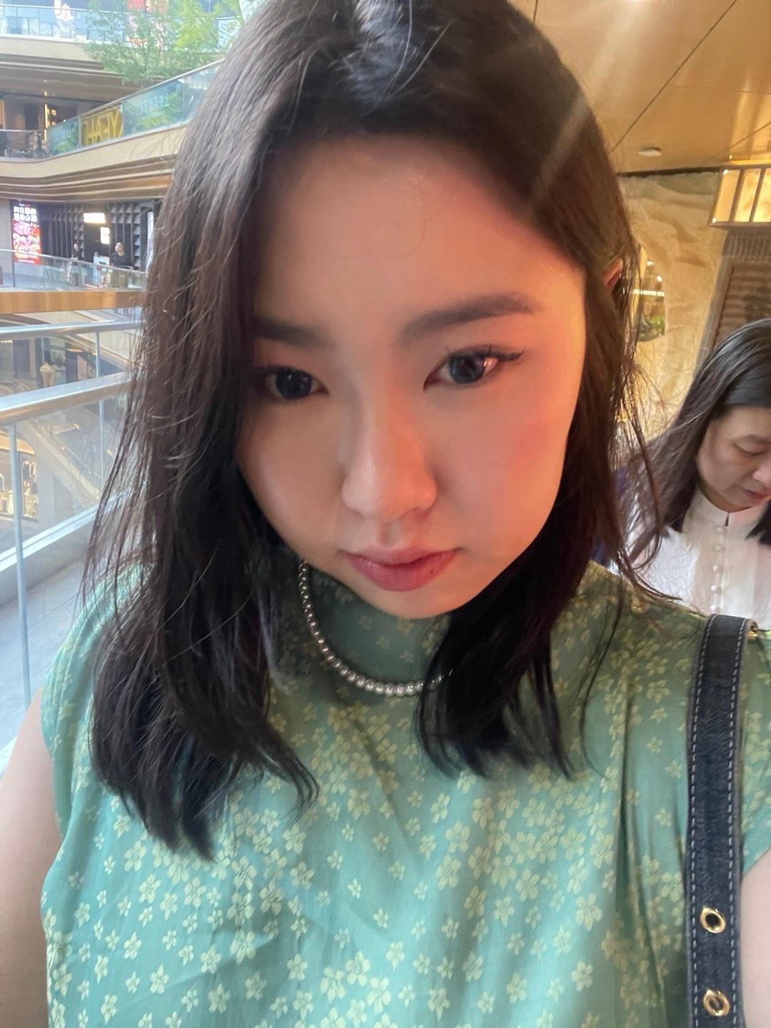 一条爸妈都很满意的裙子的必要条件就是把自己裹得严严实实.新中式的裙子穿起来像是漂