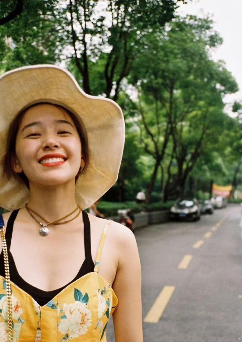 阚清子 我不否定自己的过去大家都应该这样认为吧，过去的好的，不好的，都是经历，都