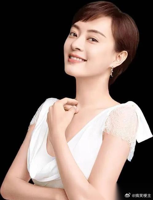 别的女星怕掉流量， 拼命接戏、轧综艺、炒CP。 孙俪呢？少接戏，重质量，剩下时间