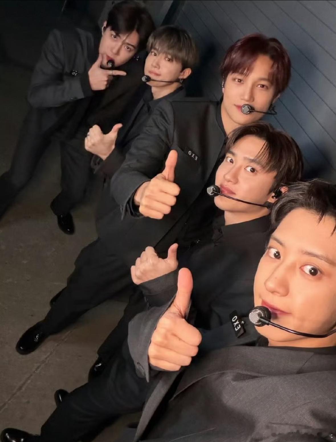 MMA更新EXO五人合照EXOmma后台合照 燥候哥几个 