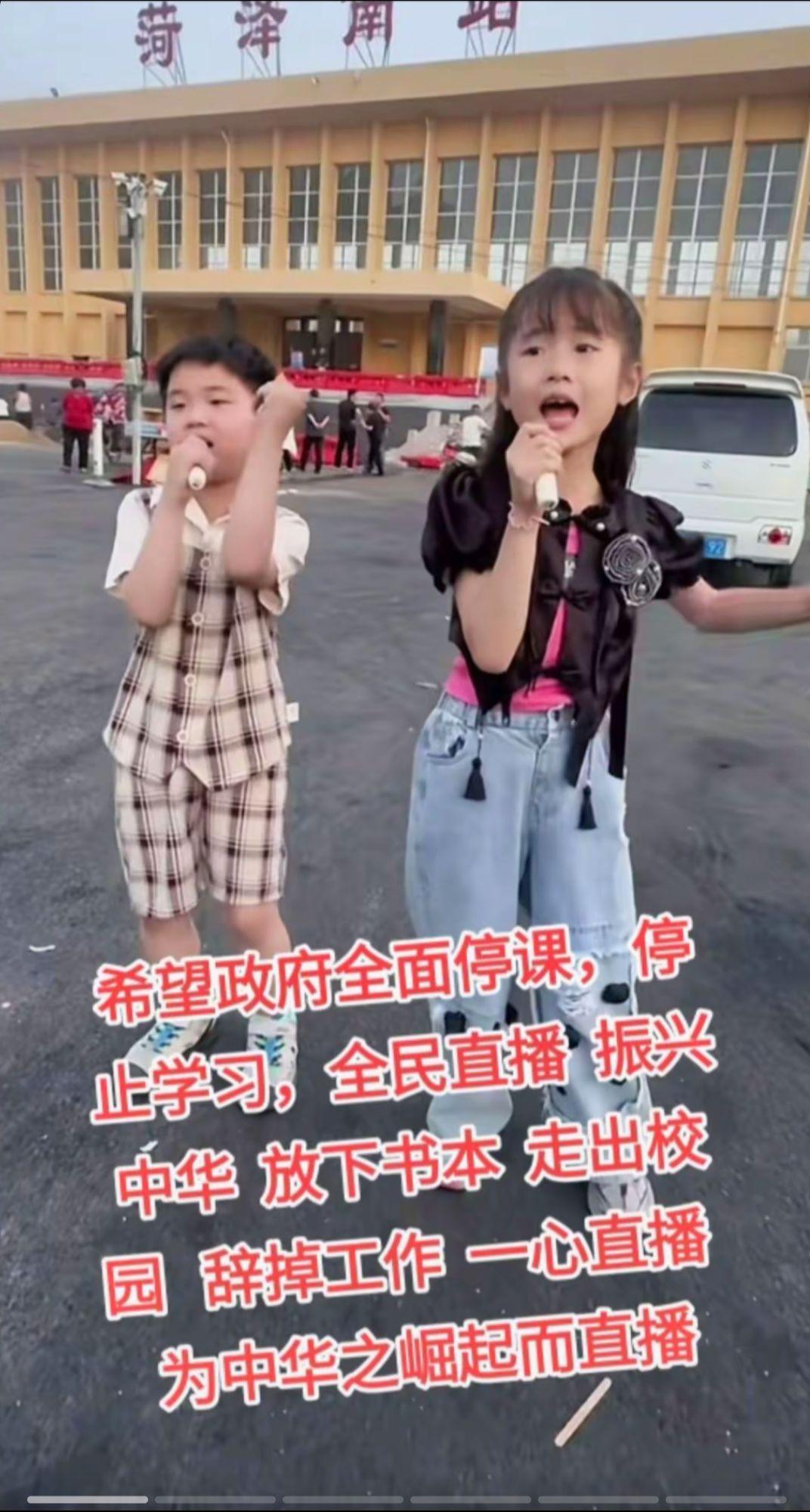 #无忧无虑的童年 #舞台无处不在 #心有多大舞台就有多大 #两位宝宝的深情演绎