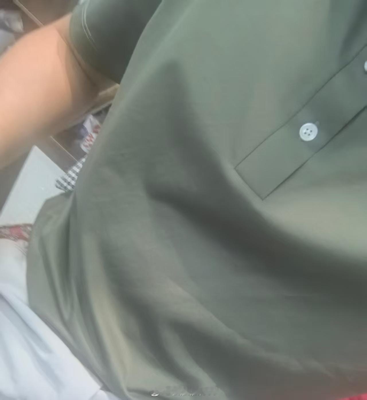 这两天都在穿绿衣服接待。 ​​​