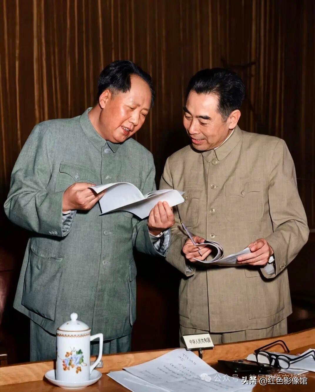 伟大领袖毛主席，敬爱的周总理，
永远活在人民心中！[赞][玫瑰][祈祷]