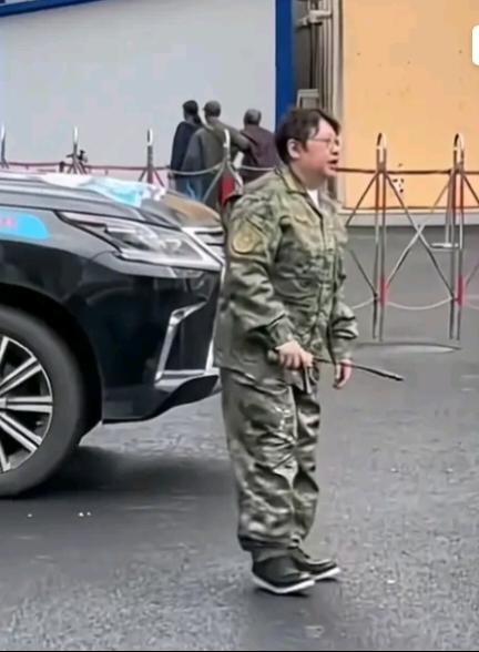 韩红武汉演唱会门票有些卖不动了，低档的票卖完了，但是高档的票卖不动了。很大因素就