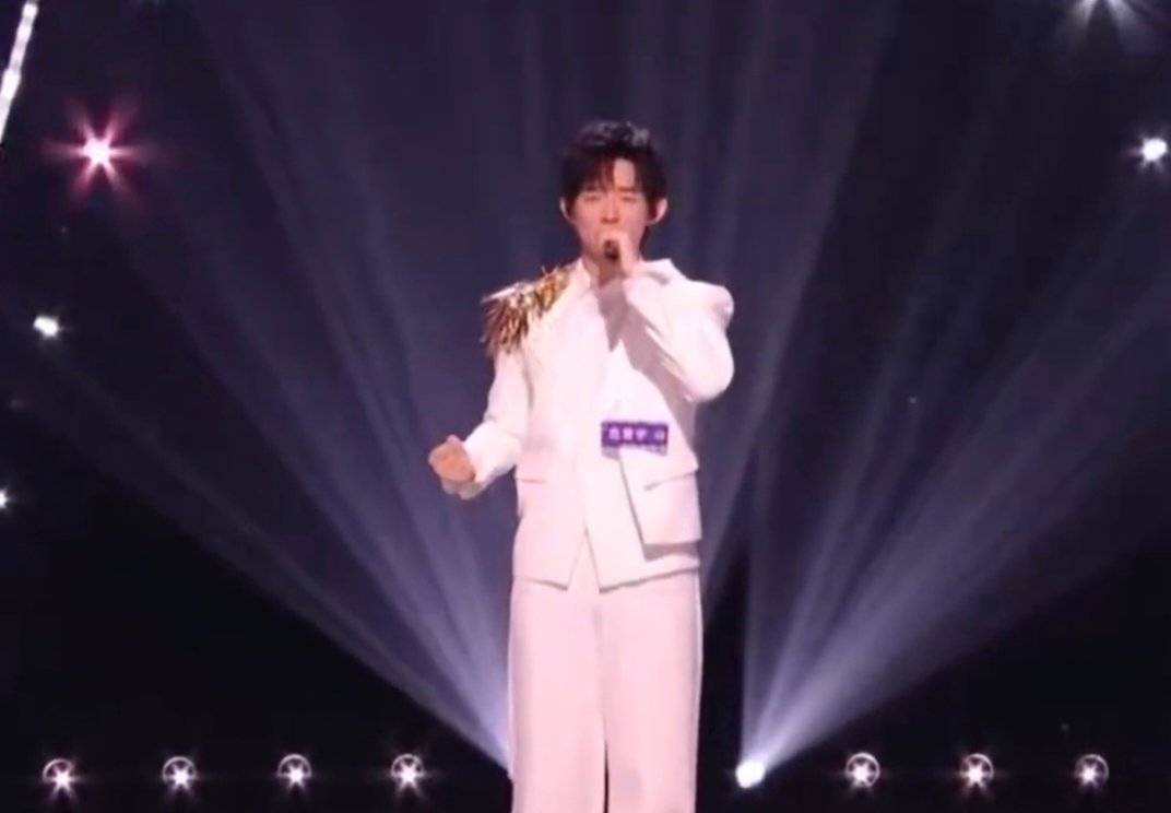 美声选手遇到了懂他的评委声鸣远扬 美声舞台太戳心！危晋宇走心演唱《你是这样的人》