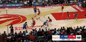 逆天2+1！库里还是那么强！
在今天NBA常规赛勇士对阵猛龙的第四节比赛中，库里