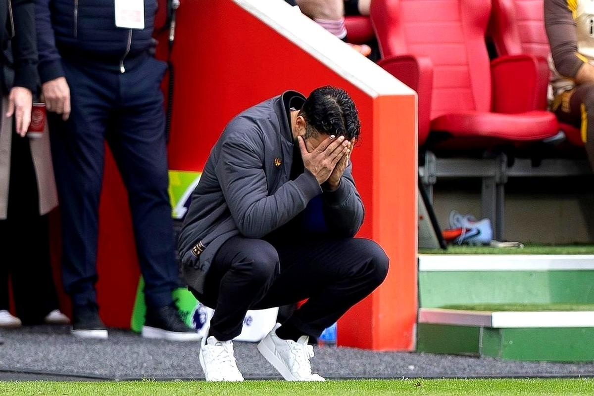 花了两个亿，踢成这样，曼联这管理层是真行。

阿莫林刚下课了。2026年1月5号