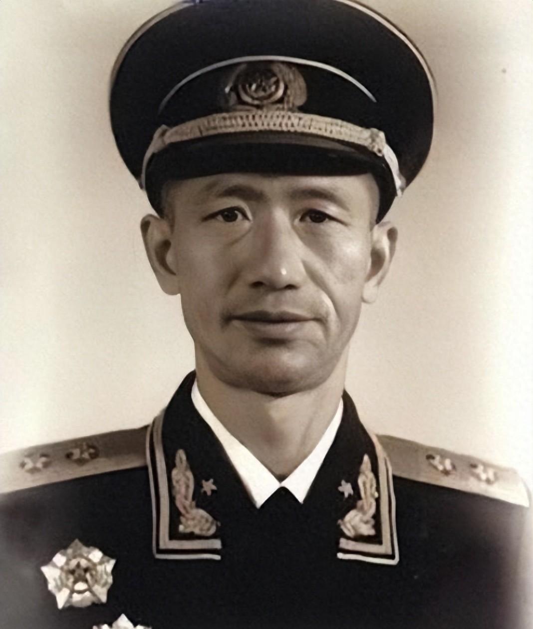 1963年周希汉中将的专车司机小黄，开车11年后选择转业，退役后究竟是什么级别呢