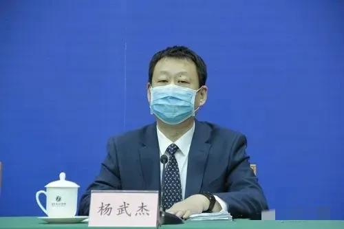 山东省农业厅一位领导对今年全省小麦产量作出增产的预测，不料却受到许多网友的质疑和