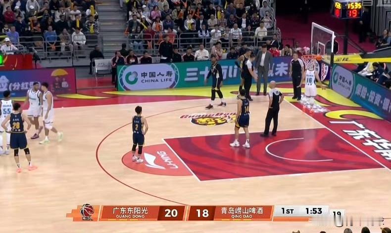 忍不了！杜峰首节早早吃T！

今晚广东男篮与青岛男篮的强强对决，首节1分53秒，