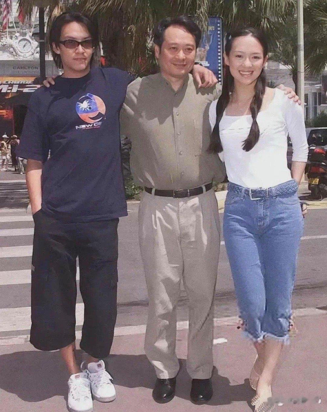 章子怡真是国际范儿，二十来岁穿牛仔裤就特别有魅力 