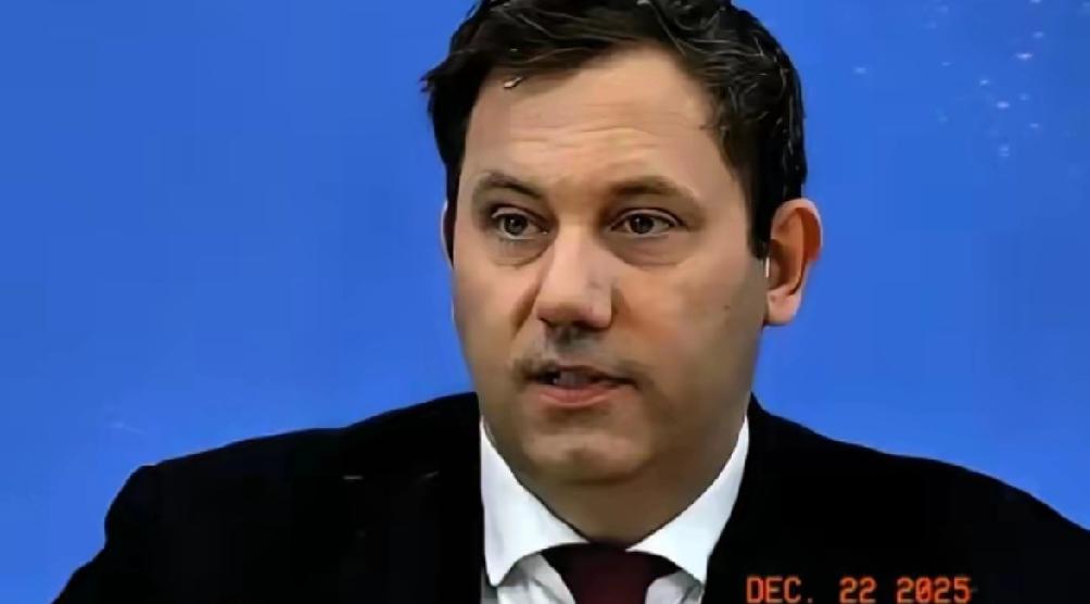 刚从中方访问回国的德国财政部长克林拜尔，在德国接受采访时警告说：我在中国已经亲眼